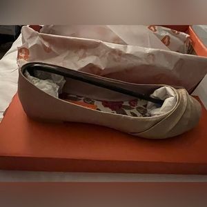 NWB Rocket Dog Myrna Tai Silk sesame ballet flats. Size 6.
